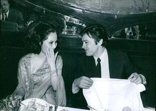 薇夫人房顶吃瓜,一场别开生面的夏日盛宴