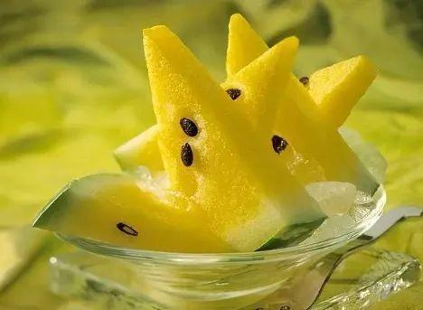 铁栏杆吃瓜,揭秘铁栏杆吃瓜的趣味生活