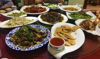 吃瓜品茶听戏,吃瓜品茶听戏，尽享人间烟火气